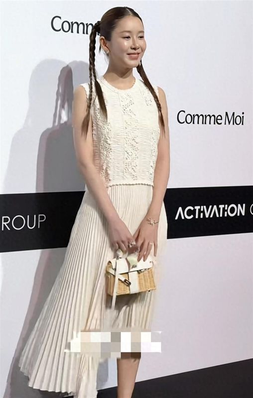  百倍社交压力：揭秘明星红毯造型如何从“好评”跌至“差评” 娱乐新闻