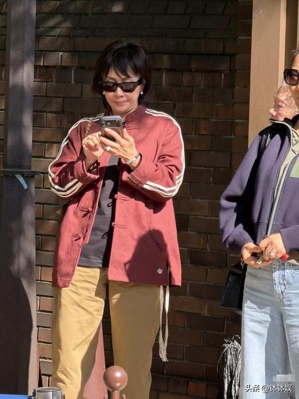  万千光影背后的平凡时刻：探寻刘嘉玲的真实生活哲学 情感心理