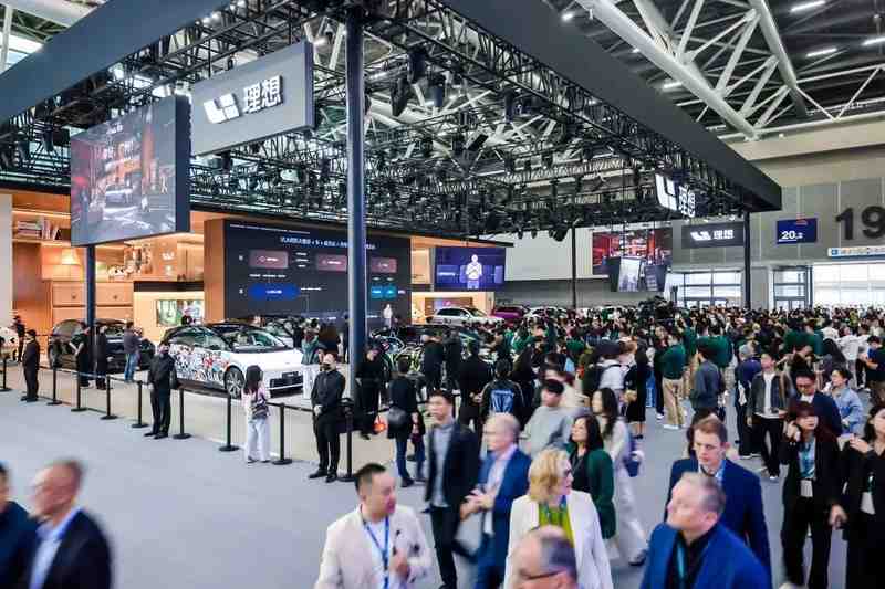 理想汽车遭遇严峻考验；曾经领先优势渐失，转型之路布满荆棘！