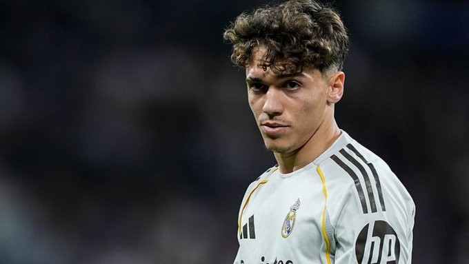  皇马青训新星闪耀欧冠舞台；18岁226天，皮塔奇刷新最年轻纪录。 体育新闻