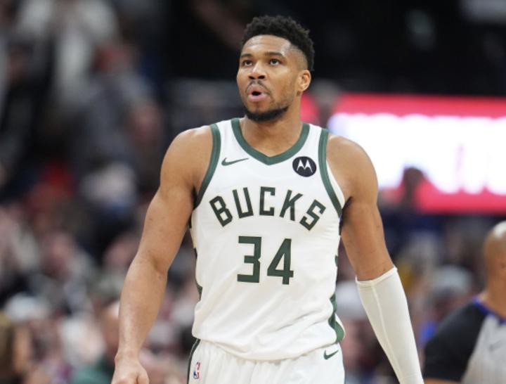  雄鹿核心遭遇膝盖打击，赛季前景增添变数；复查时间已定，球队需集体应对挑战。 体育新闻 雄鹿核心遭遇膝盖打击，赛季前景增添变数；复查时间已定，球队需集体应对挑战。 体育新闻