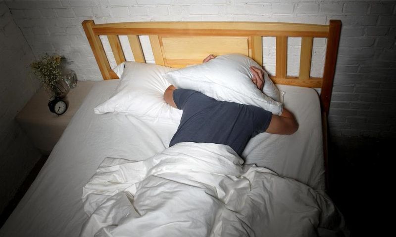  心底的荒芜与失控：为何生活总是在深夜悄然崩塌？ 情感心理