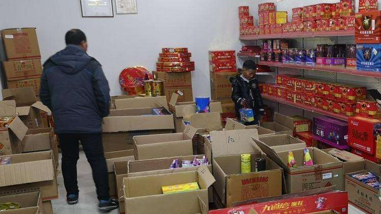  【安全深度】从两起爆燃事故透视烟花爆竹全链条监管的系统性漏洞 新闻