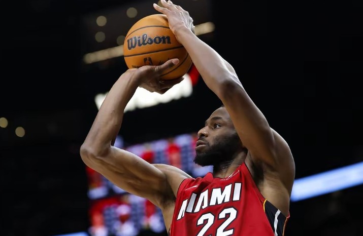  阿德巴约准三双难救主，热火攻防失衡的战术困局深度剖析 体育新闻