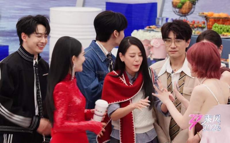 【深度拆解】直播综艺的极限挑战：为什么67人同台会让节奏失控？