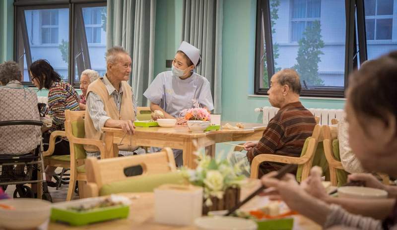  银发经济的技术底座：解码3.2亿老年人口的养老系统重构 企业服务