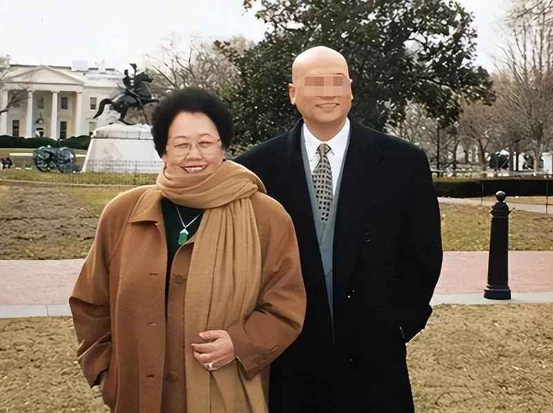  从木屑堆到商业巅峰：陈丽华财富方法论的硬核解构 股票财经