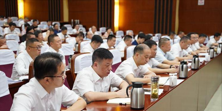  城市更新2.0：20年房龄老楼的资产重估逻辑与结构性机遇 房产家居