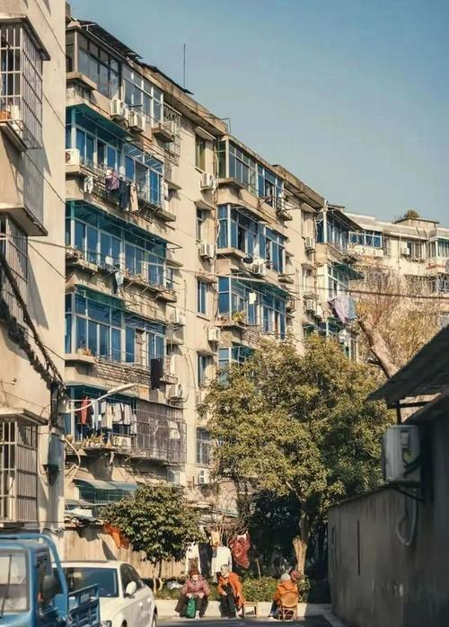  城市更新2.0：20年房龄老楼的资产重估逻辑与结构性机遇 房产家居