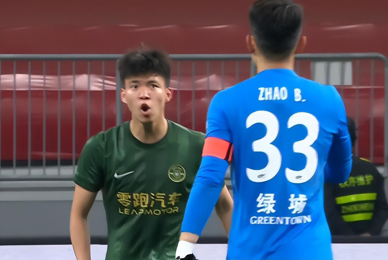  【技术深度】浙江FC的传球困境：年轻球员王钰栋的团队配合瓶颈与破局之道 体育新闻