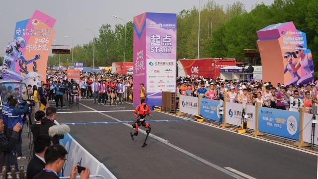  从“破2”神话到科技博弈：一场由人类极限引发的运动装备革命 体育新闻